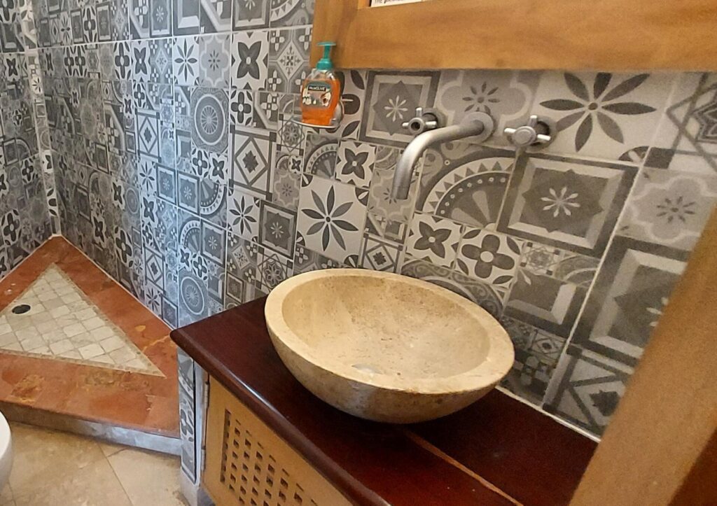 remodeled-bathroom-upper-conchas-chinas-condominium-for-sale-puerto-vallarta