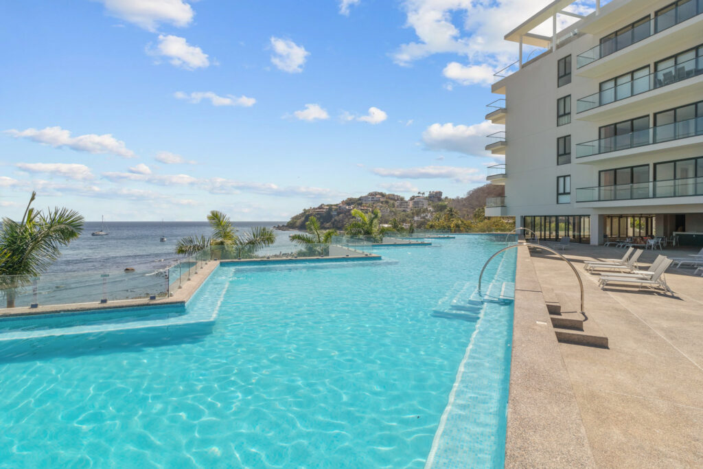 infinity-pool-ocean-view-new-development-beach-front-sandy-beach-sunbath-comfort-easy-to-rent-philos-