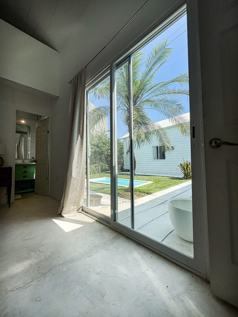 habitacion-con-vista-al-jardin-bedroom-with-a-garden-view