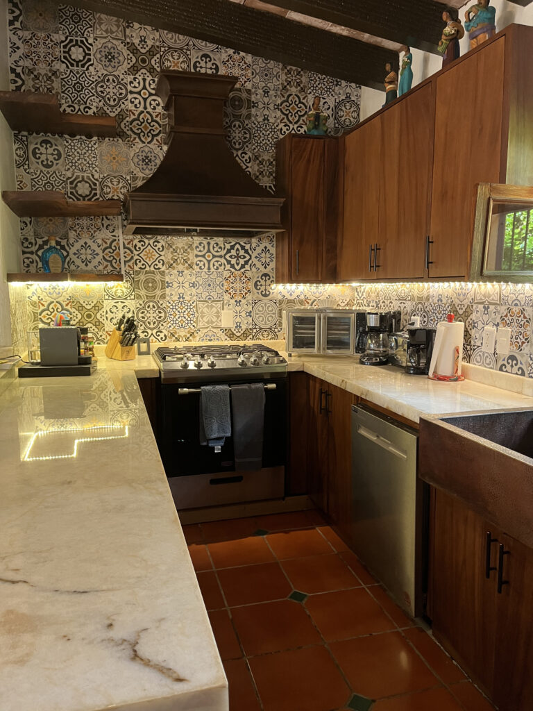 cocina-equipada-fully-equipped-kitchen-casa-victoria-monte-calvario-la-cruz-de-huanacaxtle-philos