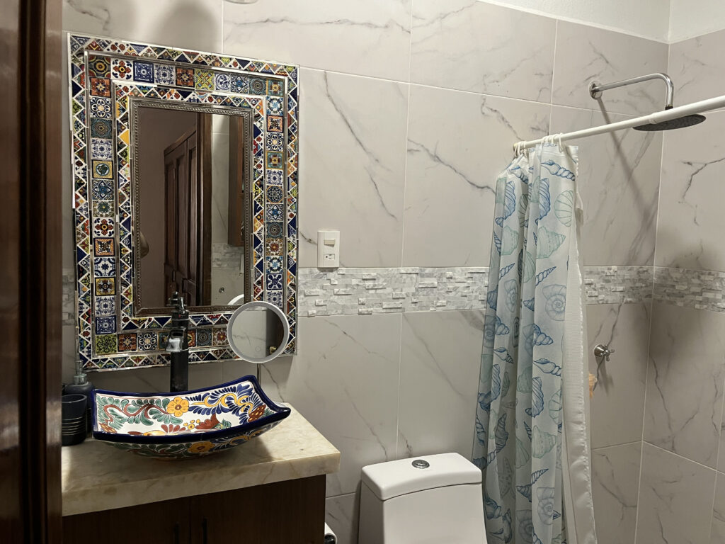 baño-completo-full-bathroom-arquitectura-mexicana-casa-victoria-monte-calvario-la-cruz-de-huanacaxtle-philos-real-estate