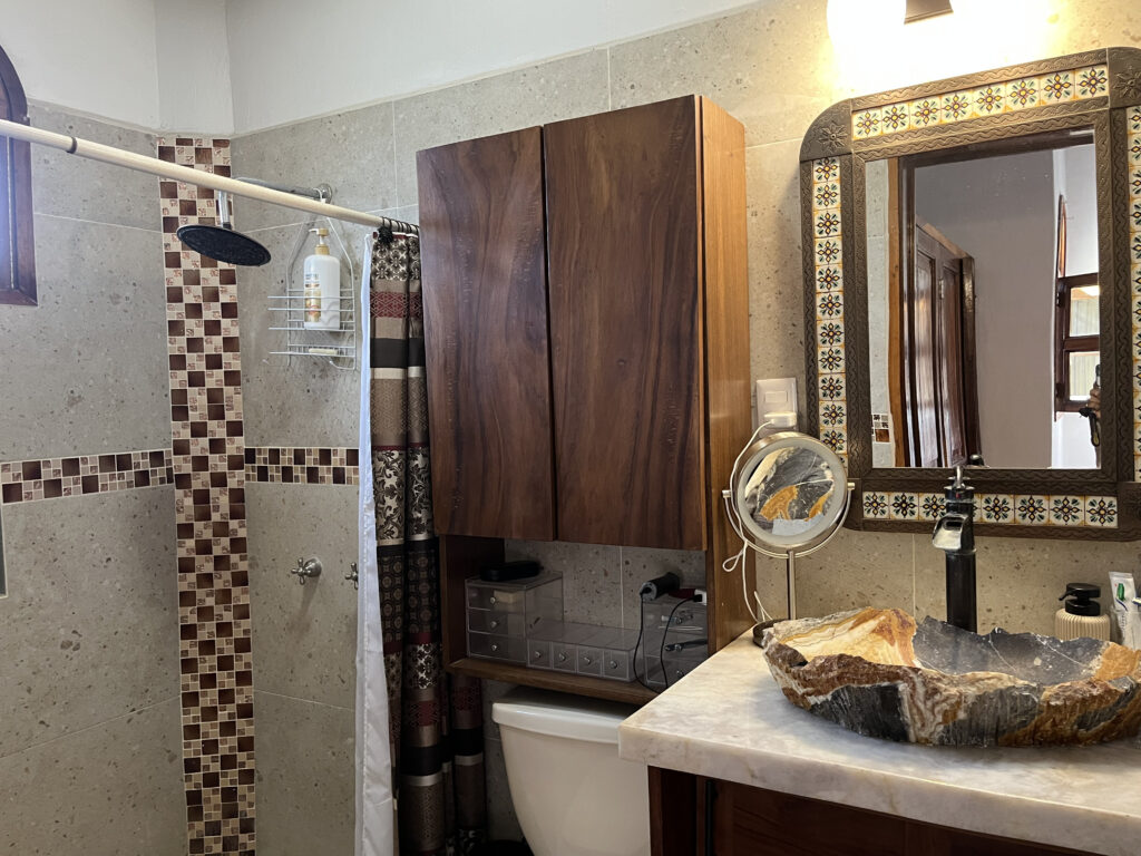 baño-completo-full-bathroom-arquitectura-mexicana-casa-victoria-monte-calvario-la-cruz-de-huanacaxtle-philos-real-estate