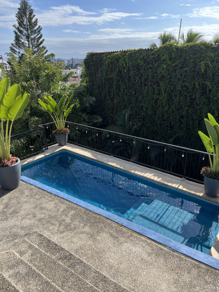 terraza-con-piscina-terrace-with-a-pool-casa-victoria-monte-calvario-la-cruz-de-huanacaxtle-philos-real-estate