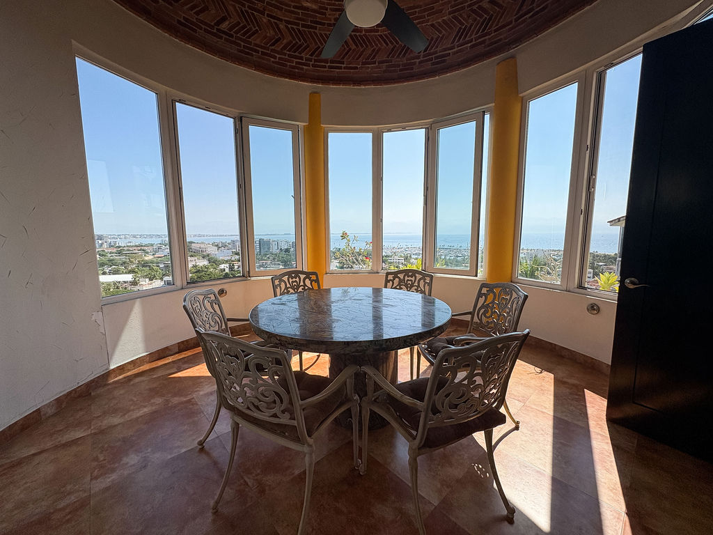 comedor-redondo-round-dining-table-casa-dorada-con-vista-al-mar-ocean-view-monte-calvario-la-cruz-de-huanacaxtle-philos