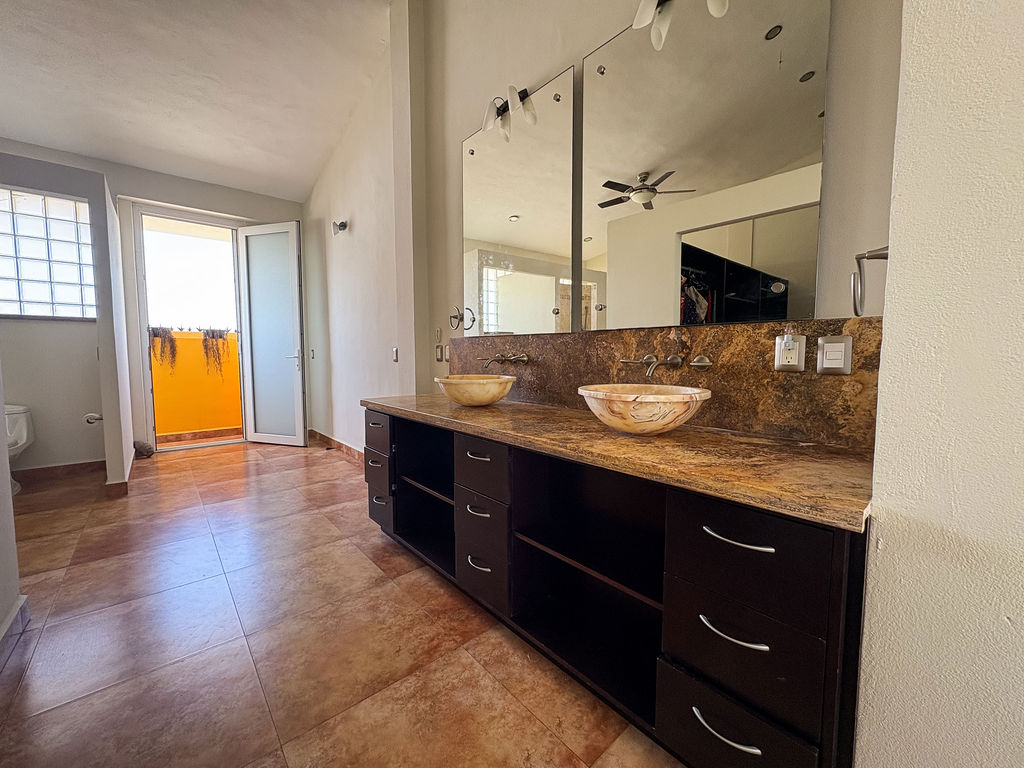 vestidor-walking-closet-espejos-mirrors-lavamanos-washbasin-casa-dorada-monte-calvario-la-cruz-de-huanacaxtle-philos