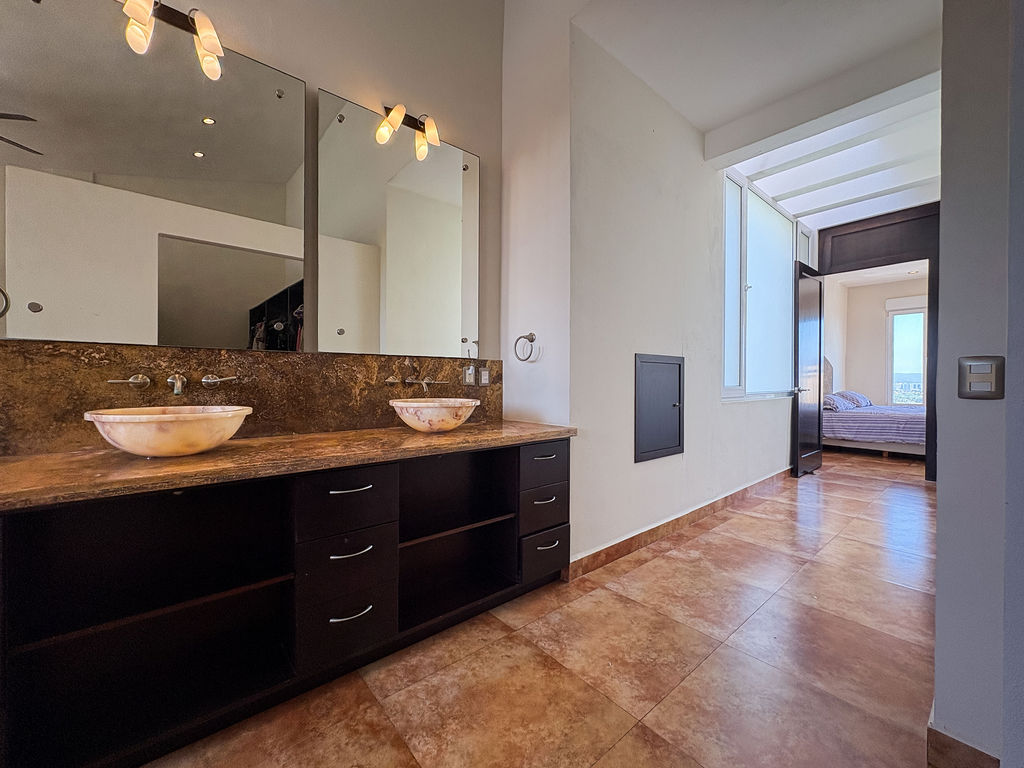 vestidor-walking-closet-espejos-mirrors-lavamanos-washbasin-casa-dorada-monte-calvario-la-cruz-de-huanacaxtle-philos