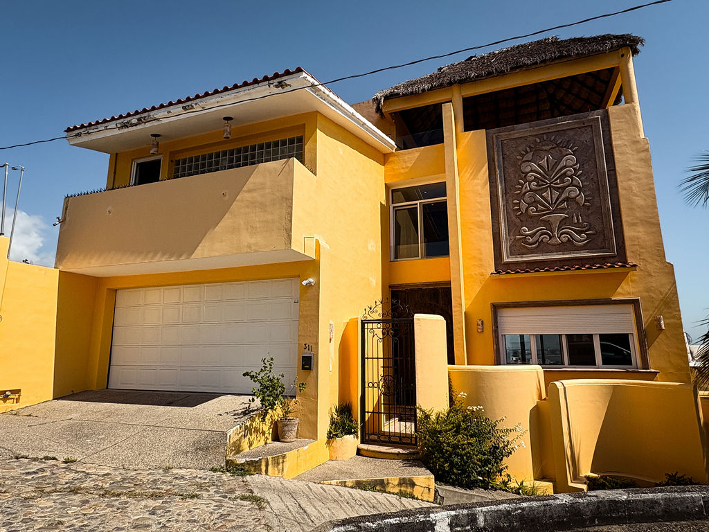 casa-dorada-con-vista-al-mar-ocean-view-piscina-pool-3-habitaciones-3-bedrooms-4.5-baños-4.5-bathrooms-terraza-rooftop-propiedad-en-venta-property-for-sale-mexico-la-cruz-de-huanacaxtle-philos