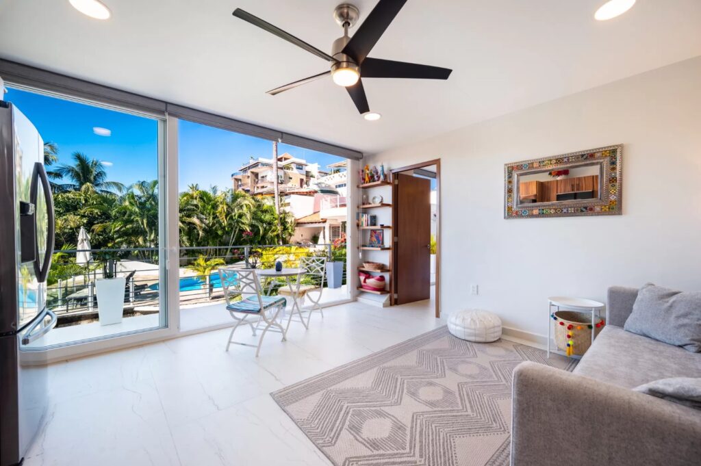 a9daff1d-703f-420e-b975-f40620151cba (1)